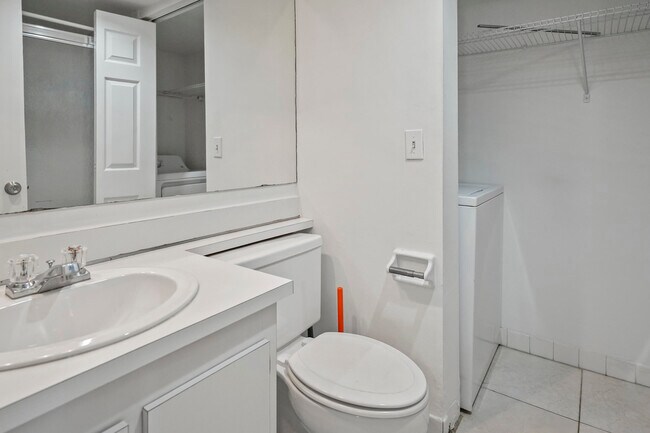 Building Photo - 262 Woodland Rd