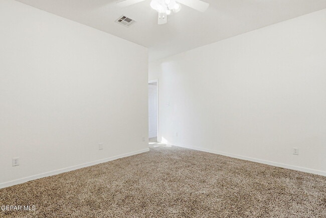 Building Photo - 3150 N Yarbrough Dr