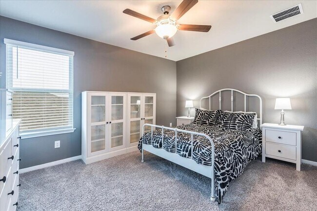 Building Photo - 122 Fairmeadow Downs Dr