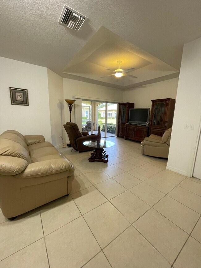Building Photo - 1833 Pelican Dr