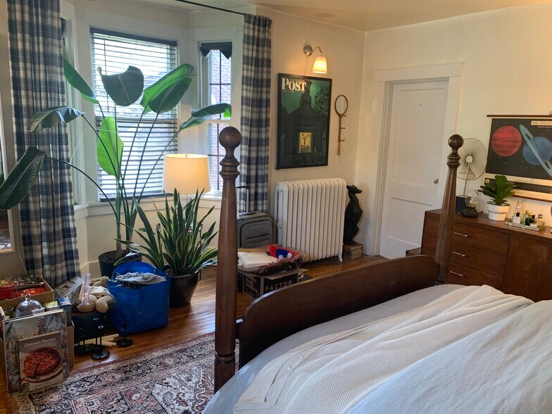 Building Photo - 5535 Wellesley Ave