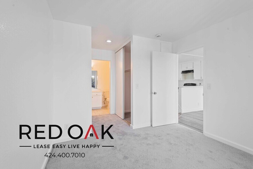 Building Photo - 16200 Vermont Ave