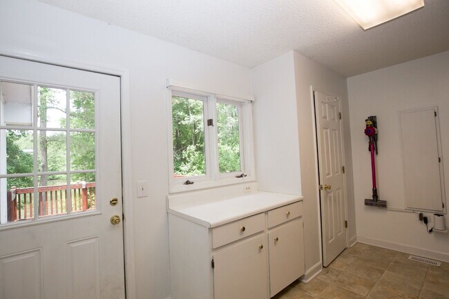 Building Photo - 806 Sumac Ln