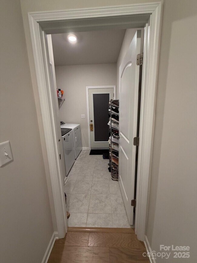 Building Photo - 403 Wescott St