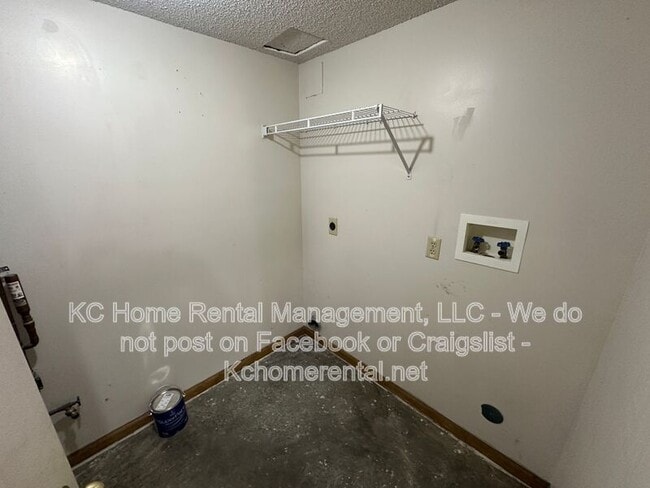 Building Photo - 766 Spring Cir