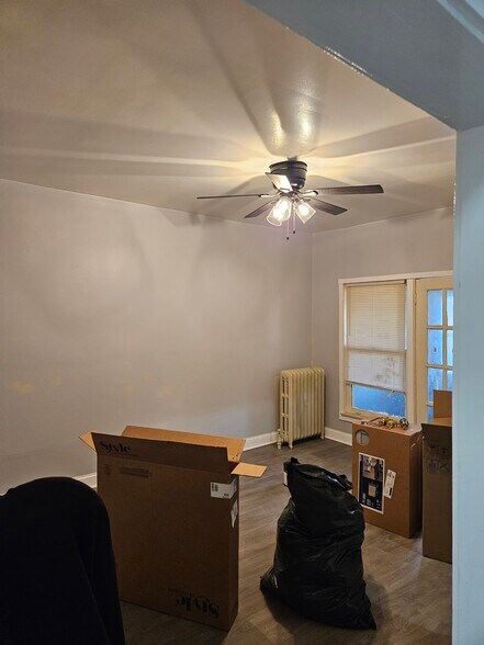 Building Photo - 1912 E 79th St