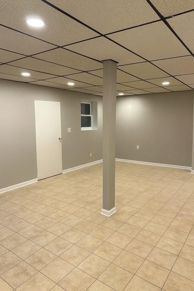 Building Photo - Spacious 3 Bed, 2 Bath Home in Arden With Large Finished Basement - Available Now!