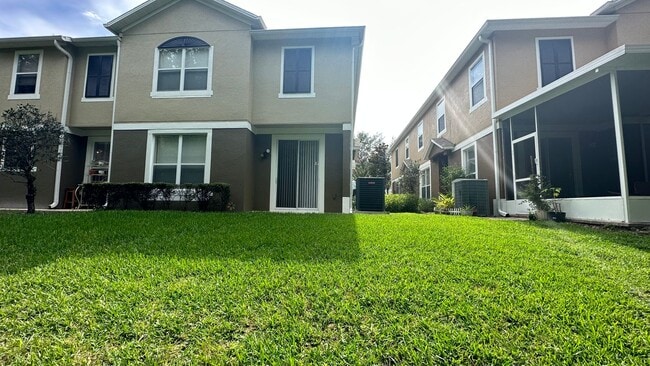 Building Photo - Spacious 3 Bed, 2.5 Bath Townhome with 2-C...