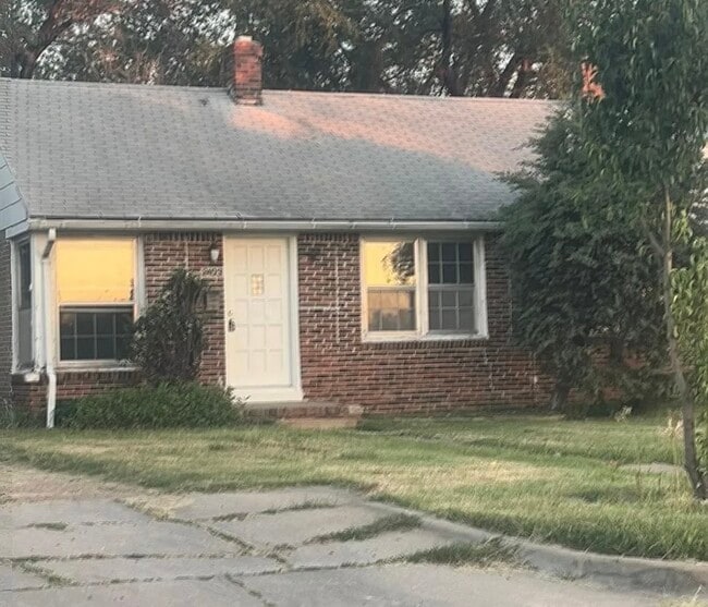 Building Photo - 2403 E Bayley St