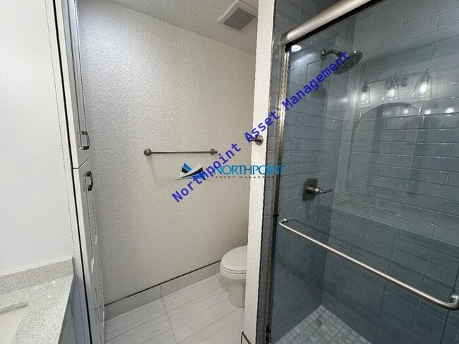 Building Photo - Remodeled 3BD/2BA Gem in Vintage Park