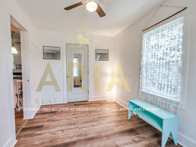 Building Photo - Adorable Remodeled 1 Bed/1 Bath Cottage! C...