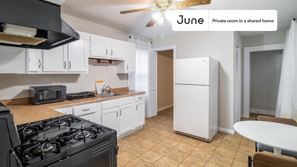 Building Photo - Room in Shared 3 bed/1 bath home