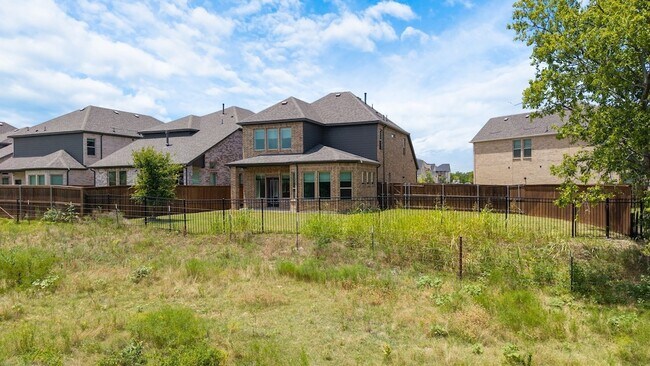 Building Photo - 3100 Greenbriar Dr
