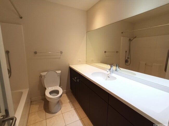 Building Photo - 203 Heleuma Pl