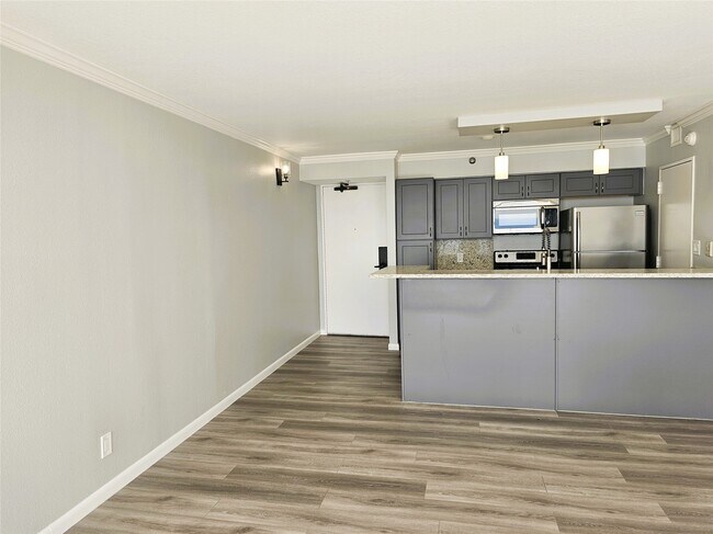 Building Photo - 5220 Seawall Blvd