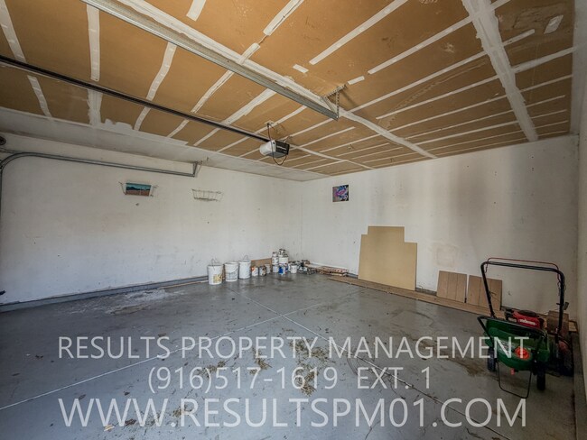 Building Photo - Make this Beautiful 4 Bedroom Your New Home