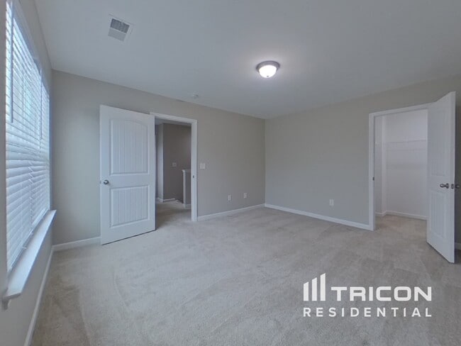 Building Photo - 104 Glazed Springs Ct
