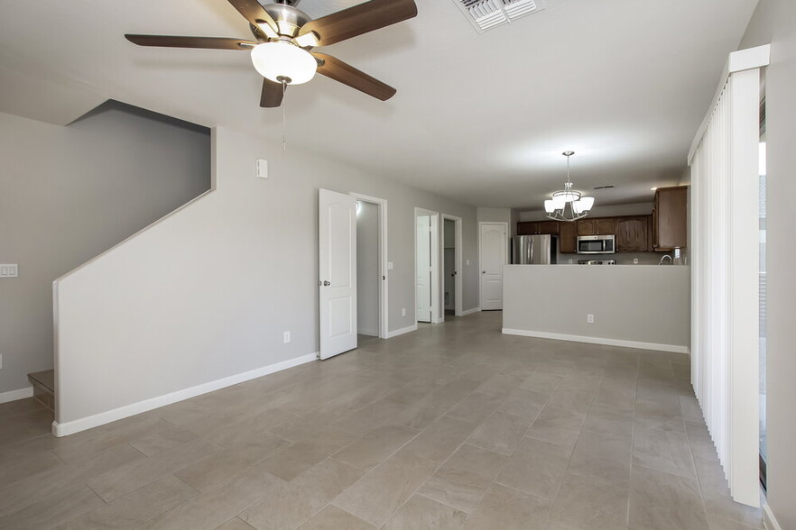 Building Photo - 11704 W Mauna Loa Ln