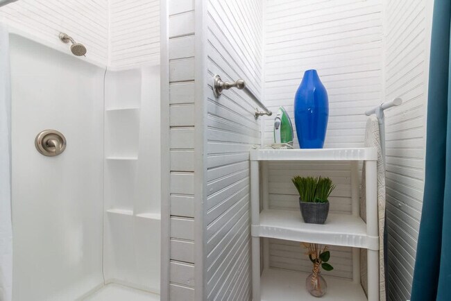 Building Photo - 737 3rd Ave