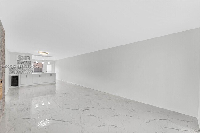 Building Photo - 2303 Lucaya Ln