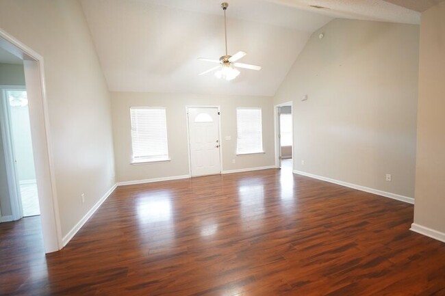 Building Photo - 134 Mustang Dr