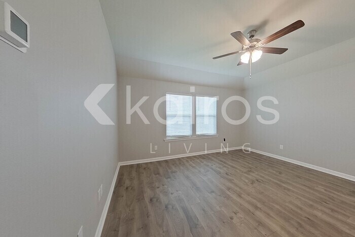 Building Photo - 410 Mango Dr