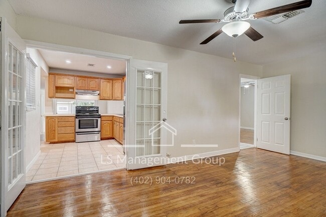 Building Photo - 609 Taft Blvd