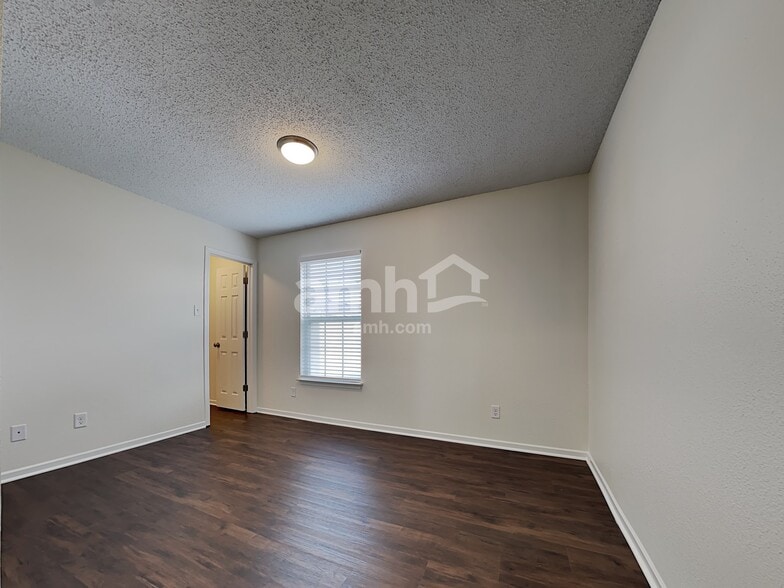 Building Photo - 12907 Old Glory Dr