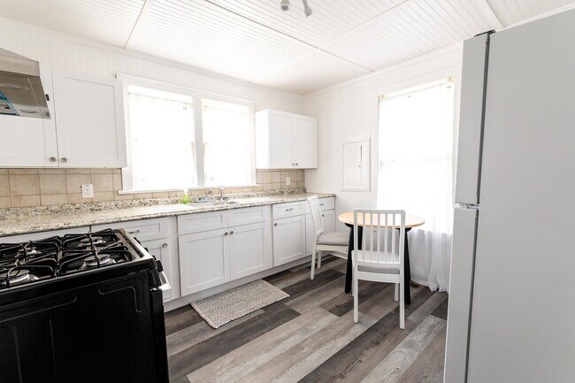 Building Photo - Atlanta Home, a 4 minute walk to bus stop Willingham Dr @ Colville Ave