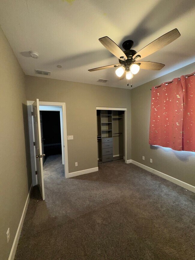 Building Photo - A Great House to Call Home!