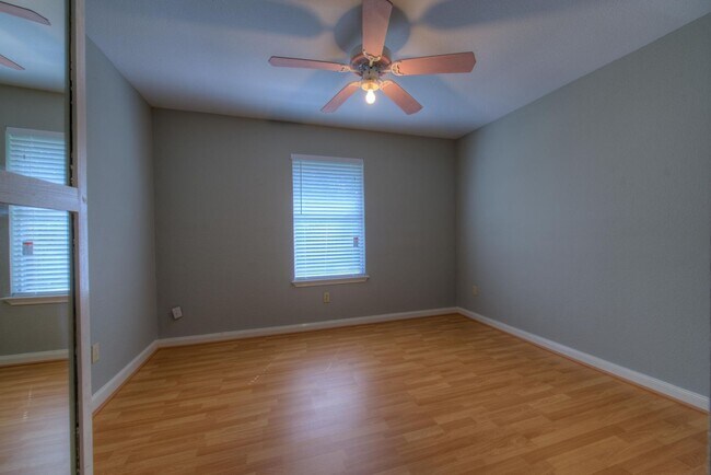 Building Photo - Great home with easy maintenance flooring.