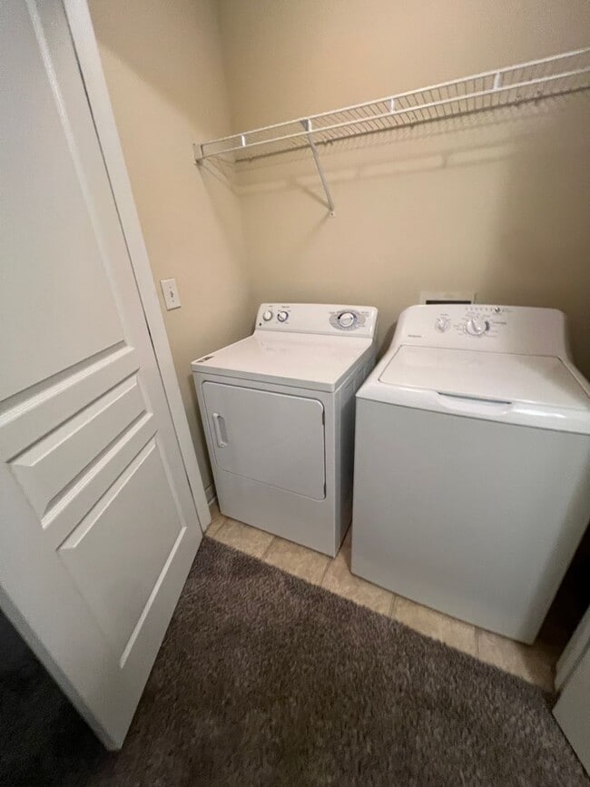 Building Photo - 15-1529 Gutleber