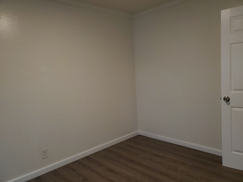 Bedroom - 254 Abbot Ave