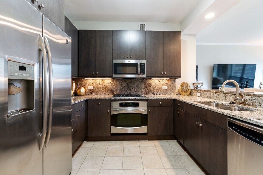 Building Photo - 600 N Lake Shore Dr