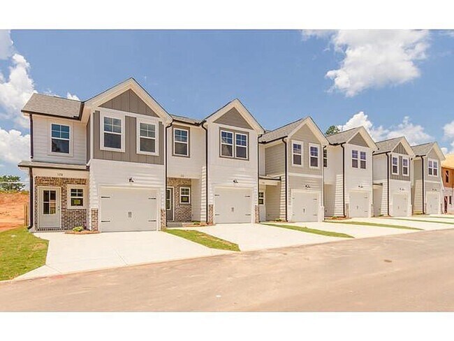 Primary Photo - Conveniently Located Townhome for Rent. Av...