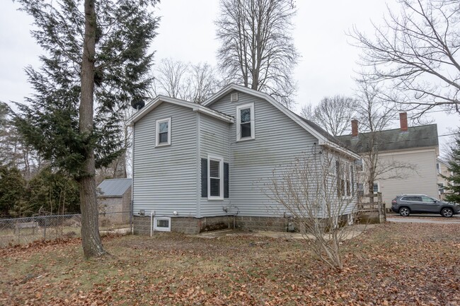 Building Photo - 15 Union St