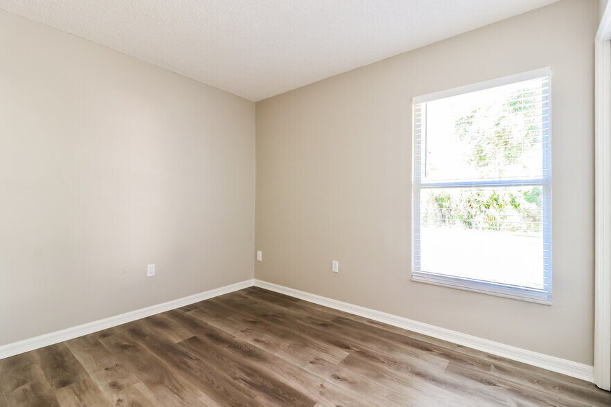 Building Photo - 5601 Brookdale Way