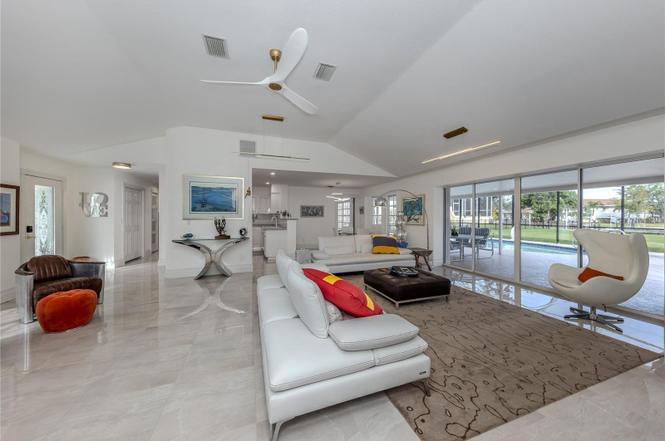 Building Photo - 396 Bayshore Dr