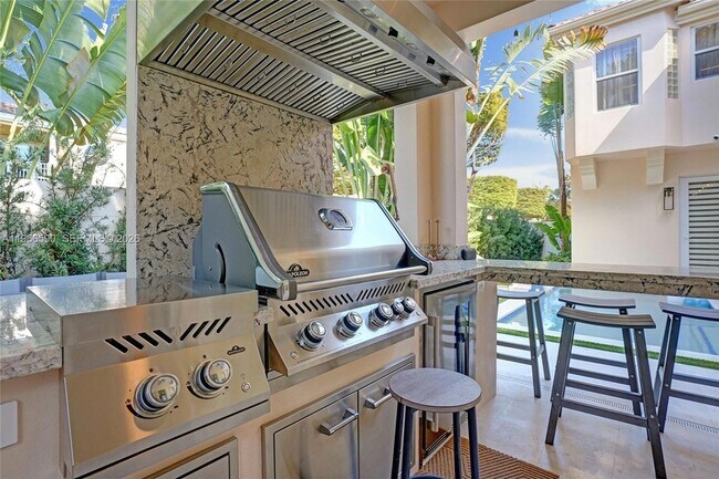 Building Photo - 20824 NE 37th Ave