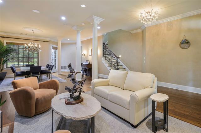 Building Photo - 6520 Twin Oaks Dr