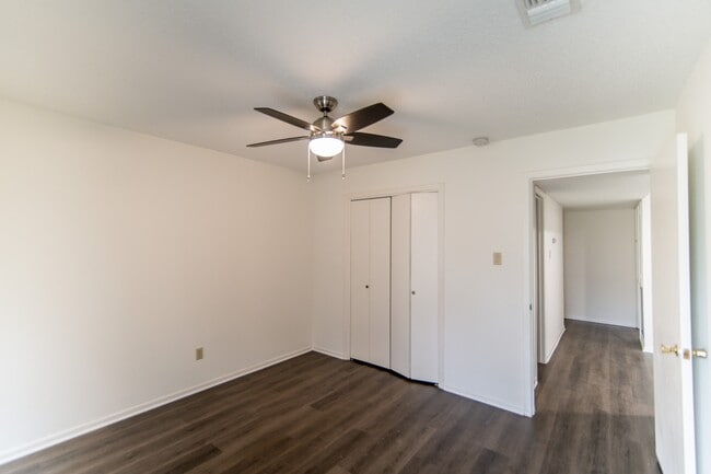 Building Photo - 1507 Wimbledon Dr