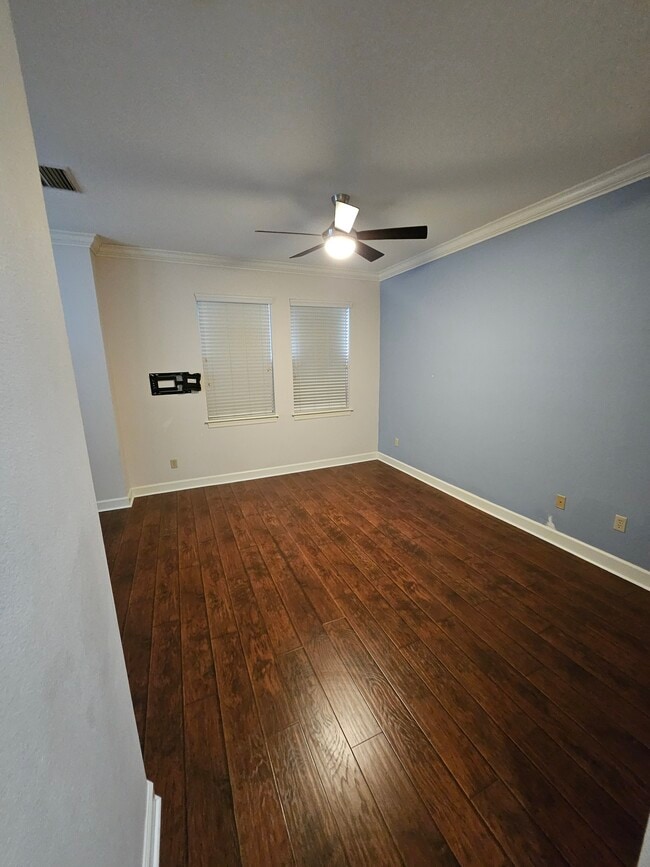 Building Photo - 113 S Packwood Ave
