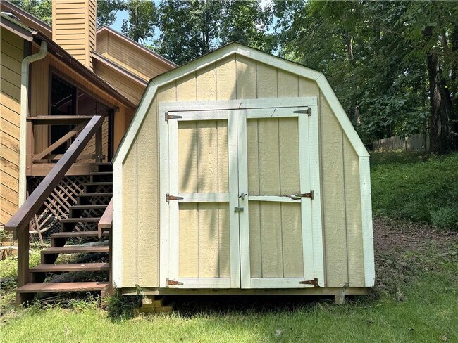 Building Photo - 1302 Colony Dr