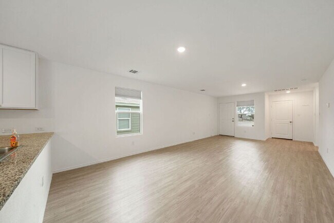 Building Photo - 14805 Saw Ml