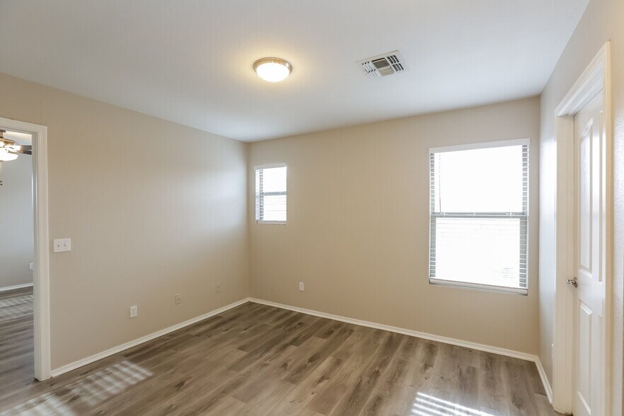 Building Photo - 17014 W Rimrock St