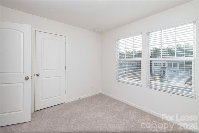 Building Photo - 824 Yorkshire Dr