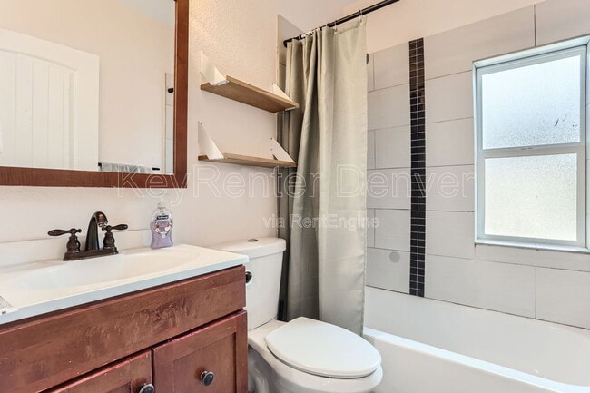 Building Photo - 1564 Tamarac St