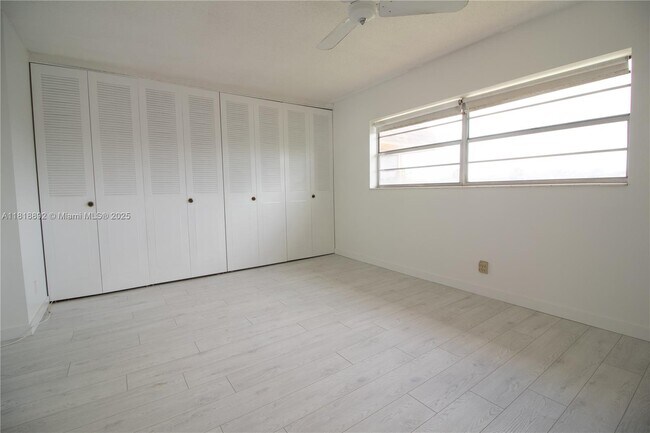 Building Photo - 5031 W Oakland Park Blvd