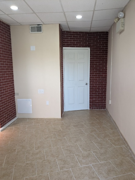 Building Photo - 851 Jackson St