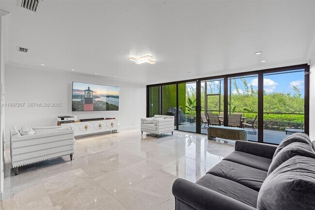 Building Photo - 6124 Paradise Point Dr